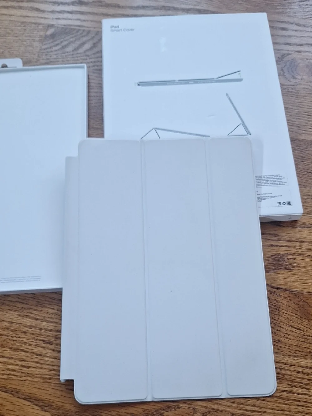 NEW Apple iPad Smart Cover - White